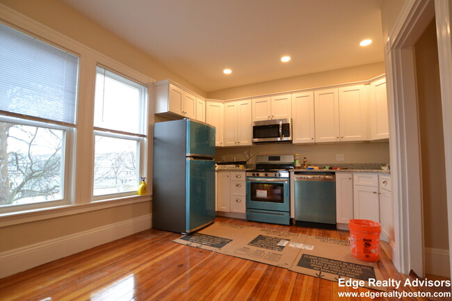 29 Sparhawk St, Unit 2 in Boston, MA - Building Photo - Building Photo