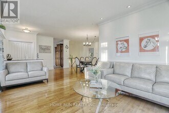 2 Waterford Way in Ottawa, ON - Building Photo - Building Photo