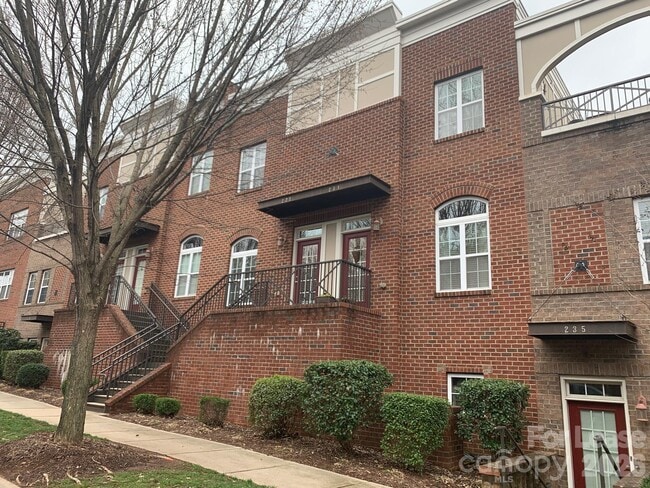 property at 227 Harbour Pl Dr