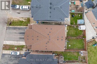 803 Khan Crescent in Mississauga, ON - Building Photo - Building Photo