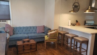 126 Prentice Ave, Unit Floor in Pawtucket, RI - Building Photo - Building Photo