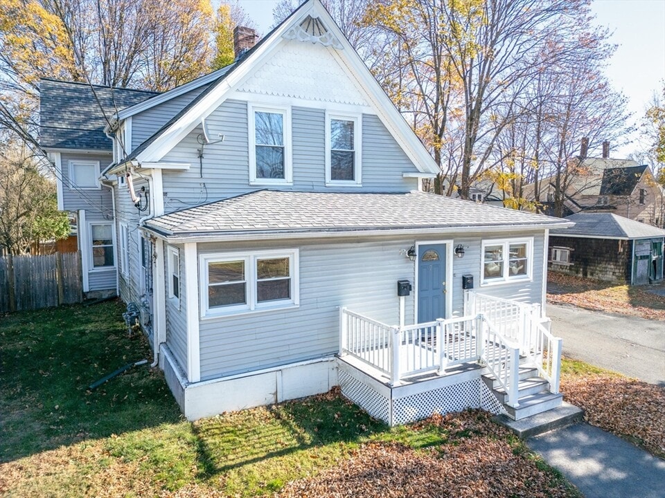 7 Leonard St in Milford, MA - Building Photo