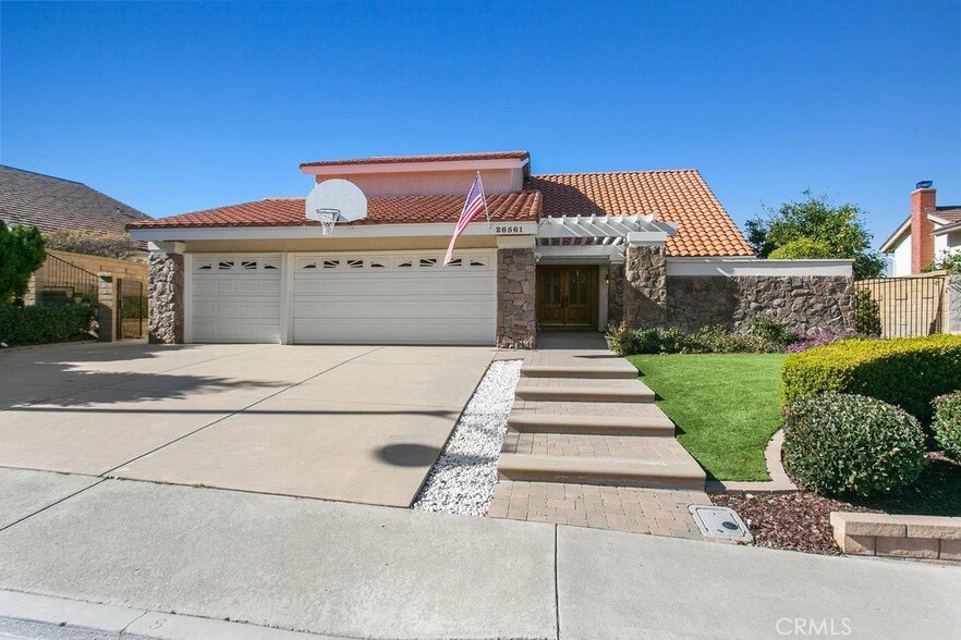 26561 Campesino in Mission Viejo, CA - Foto de edificio