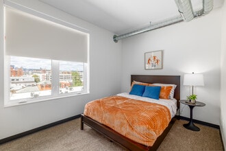 The Stanza in Pittsburgh, PA - Building Photo - Interior Photo