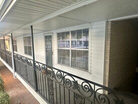 5818 E University Blvd, Unit 218 in Dallas, TX - Building Photo