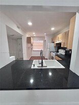 430 Commodore Dr in Plantation, FL - Building Photo