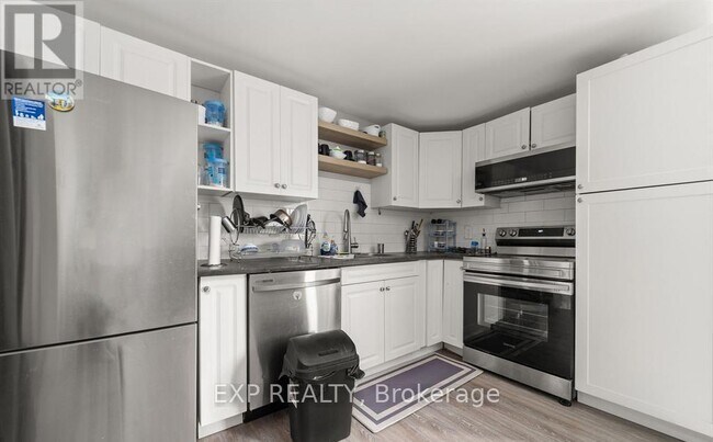 89 College St E in Belleville, ON - Building Photo - Building Photo