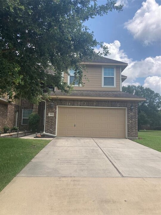 377 E Adoue St Photo