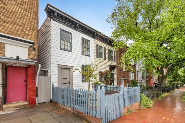1102 K St SE in Washington, DC - Building Photo - Building Photo
