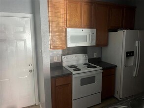 213 S Magnolia St in Aubrey, TX - Building Photo - Building Photo