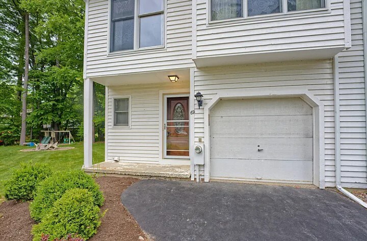 69 Brenden Ct in Clifton Park, NY - Building Photo