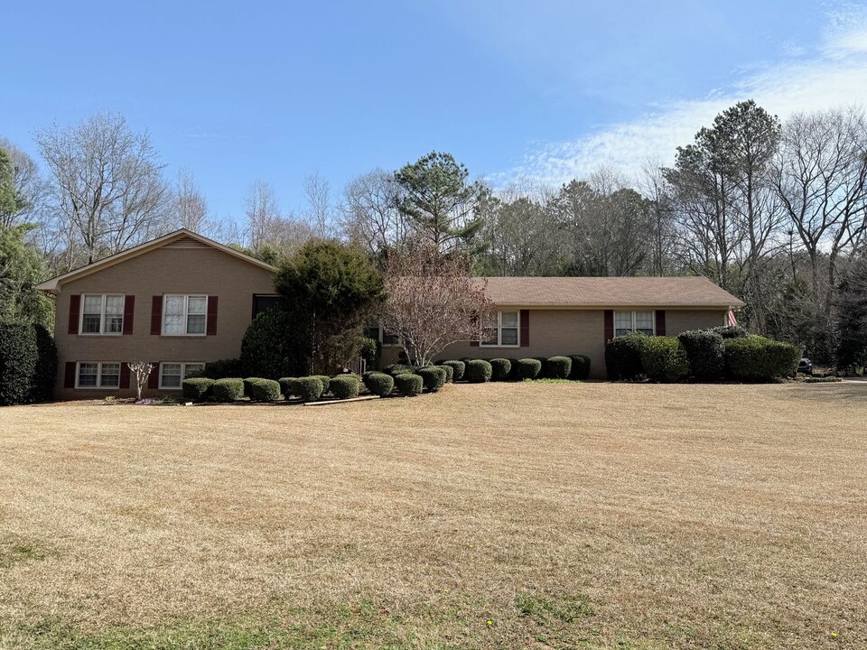 1240 Twin Lakes Dr in Athens, GA - Building Photo