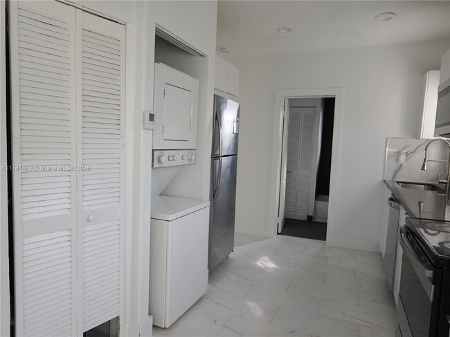 2272 NW 2nd St in Miami, FL - Foto de edificio - Building Photo