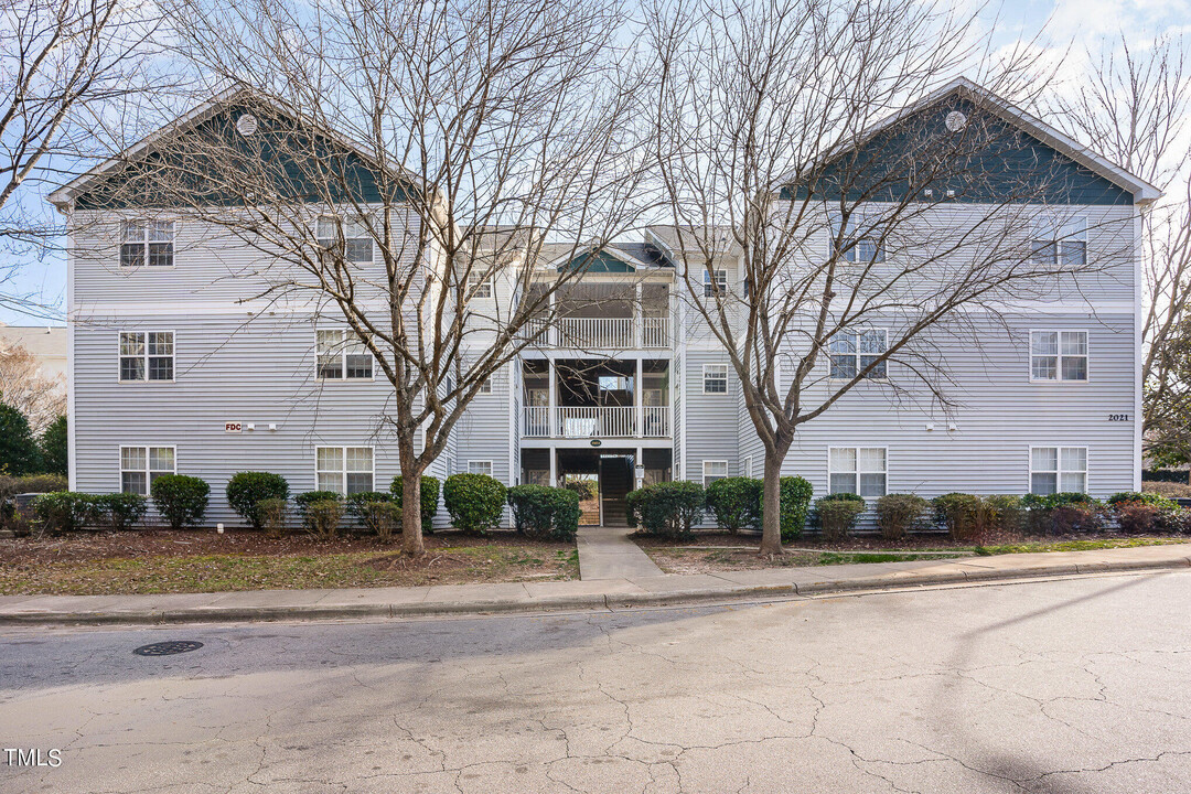 3770 Pardue Woods Pl, Unit 301 in Raleigh, NC - Foto de edificio