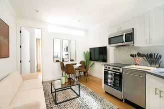1290 1st Ave in New York, NY - Building Photo - Building Photo