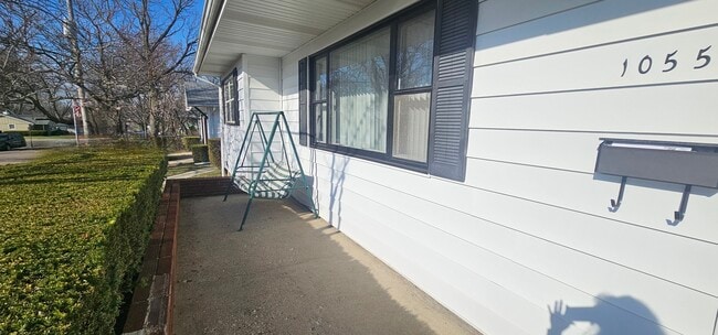 1055 Kenmore Ave in Aurora, IL - Building Photo - Building Photo