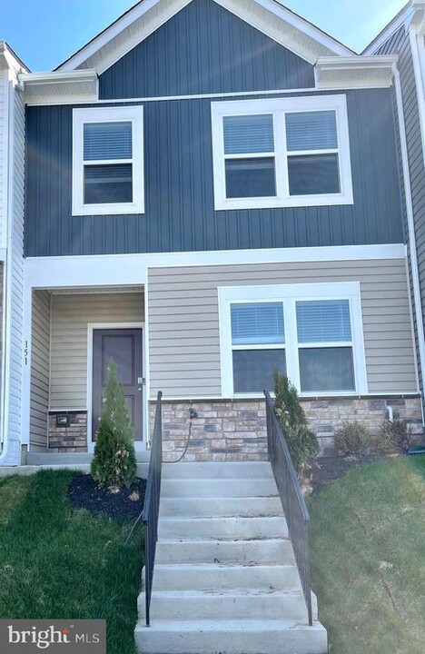 151 Tigney Dr in Stephens City, VA - Foto de edificio