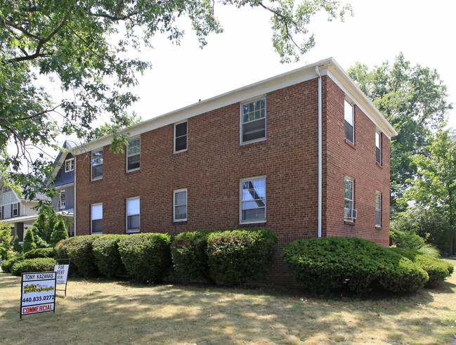 1169 French Ave in Lakewood, OH - Foto de edificio - Building Photo