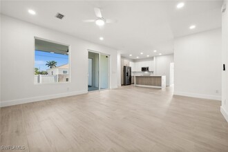 613 NW 17th Ave in Cape Coral, FL - Foto de edificio - Building Photo