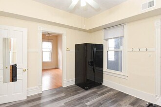 1721 W Nelson St, Unit CH in Chicago, IL - Foto de edificio - Building Photo