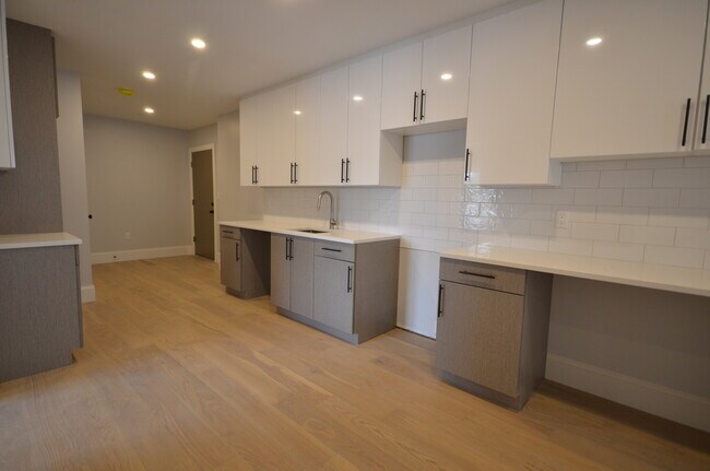 435 Market St, Unit 302 in Boston, MA - Building Photo - Building Photo