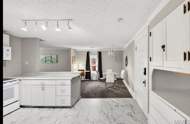 property at 5103 Waterman Blvd