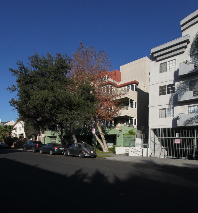 Carlton Way Apartments in Los Angeles, CA - Foto de edificio