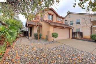 220 Whispering Oaks Ct in Brentwood, CA - Building Photo - Building Photo