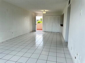 802 NW 87th Ave in Miami, FL - Building Photo - Building Photo