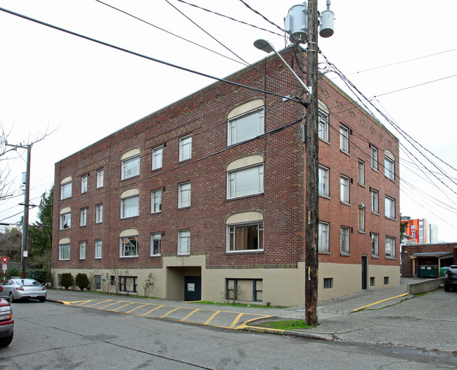 Verah Apartments in Seattle, WA - Building Photo - Building Photo