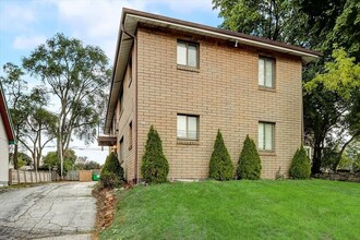 827 S 84th St, Unit 3 in West Allis, WI - Foto de edificio - Building Photo