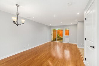 10152 NE 137th Pl in Kirkland, WA - Building Photo - Building Photo