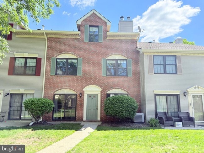 property at 28 Drewes Ct
