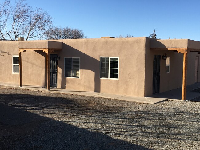 2266 Rumbo Al Sur in Santa Fe, NM - Building Photo - Building Photo