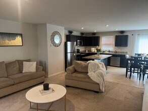 102 Castlebrook Dr in Greenville, SC - Building Photo - Building Photo