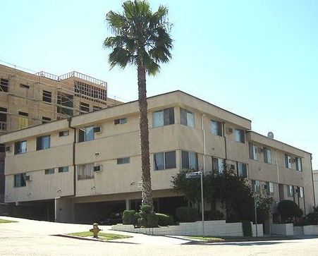 3556 San Marino St in Los Angeles, CA - Foto de edificio