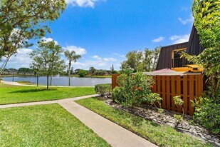 5830 SE Windsong Ln in Stuart, FL - Building Photo