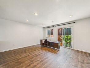 2444 Frances St in Oakland, CA - Building Photo - Building Photo