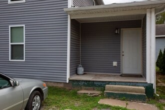 208 E Davenport St in Iowa City, IA - Building Photo - Building Photo