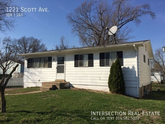 property at 1221 Scott Ave