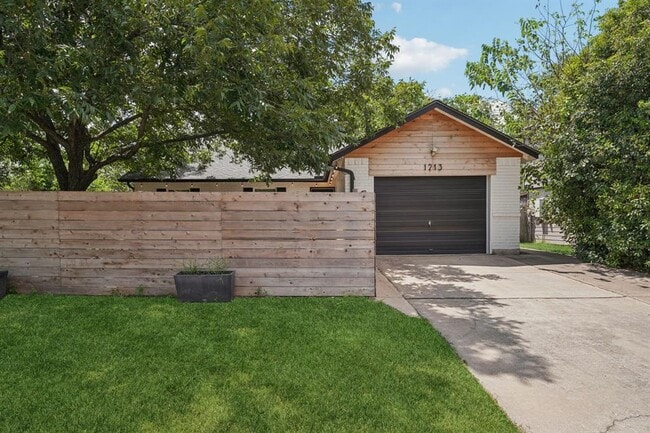 1213 S Trace Dr in Austin, TX - Building Photo - Building Photo