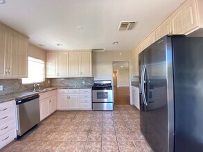 6129 Mary Ln Dr in San Diego, CA - Building Photo - Building Photo