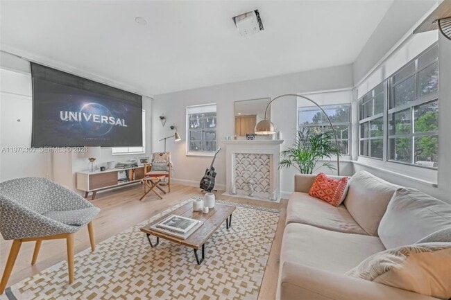 1457 Meridian Ave, Unit 201 in Miami Beach, FL - Foto de edificio - Building Photo