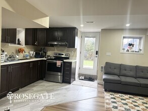 25 Crown Victoria Dr in Brampton, ON - Building Photo - Building Photo