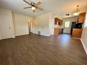 912 Sharon Dr in Jeffersonville, IN - Building Photo - Building Photo