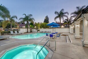 Parkside Court in Santa Ana, CA - Building Photo