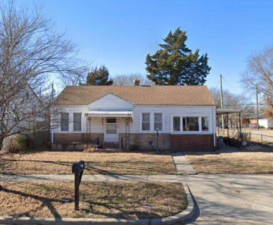 2301 S Laura St in Wichita, KS - Foto de edificio