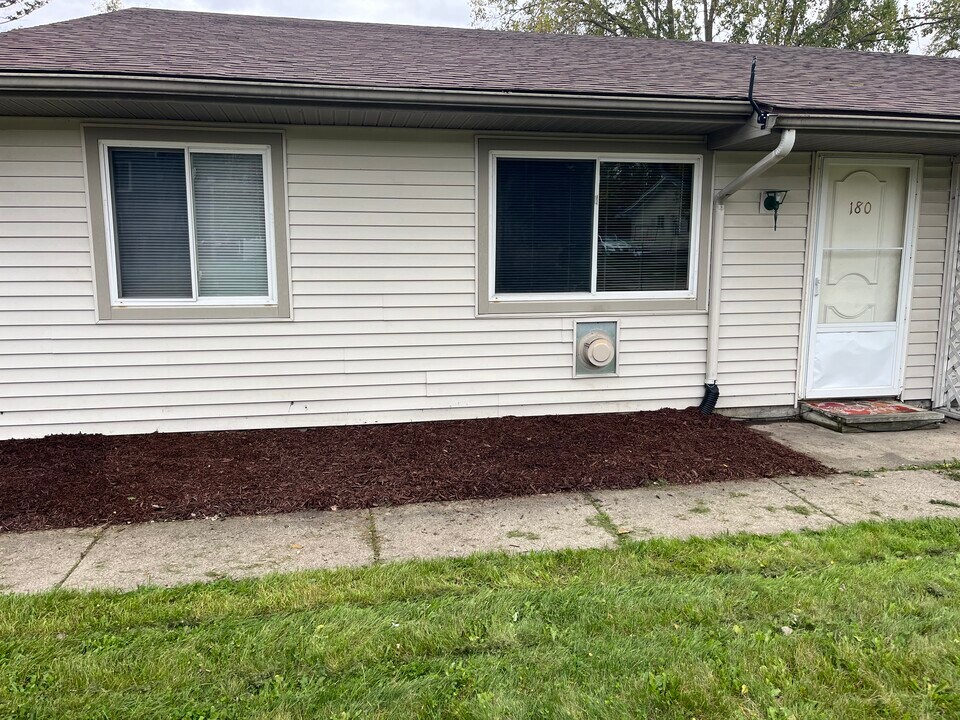 180 Grand Manor Dr, Unit 180 in Grand Ledge, MI - Building Photo