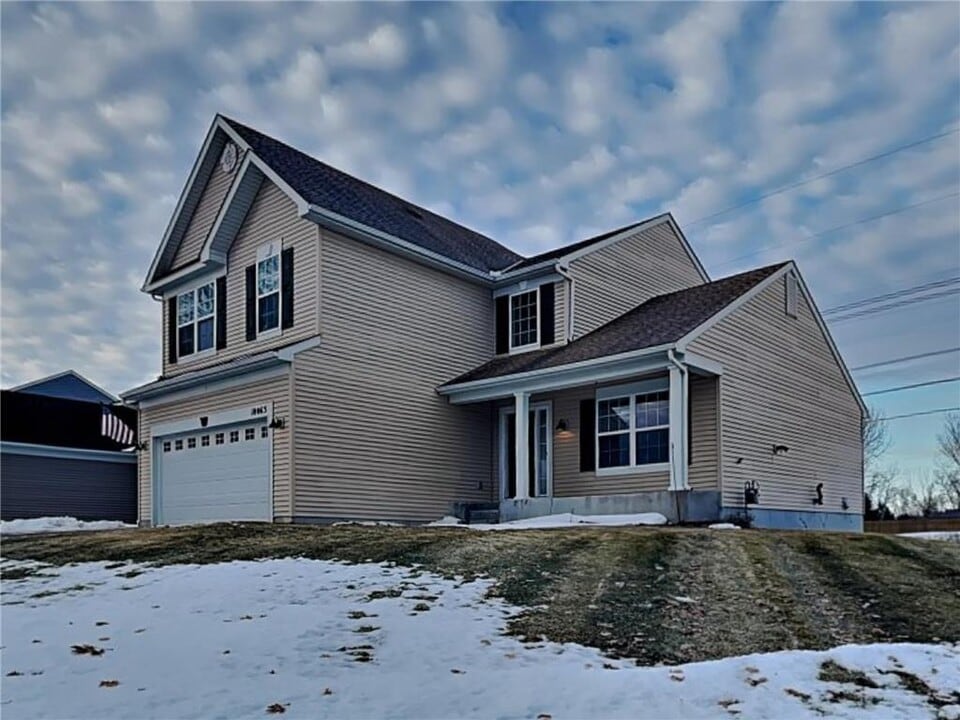 10065 42nd St NE in Saint Michael, MN - Building Photo