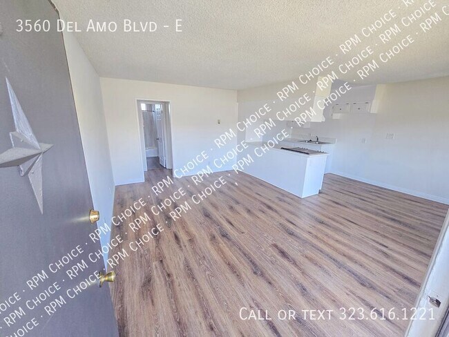 3560 Del Amo Blvd in Torrance, CA - Building Photo - Building Photo